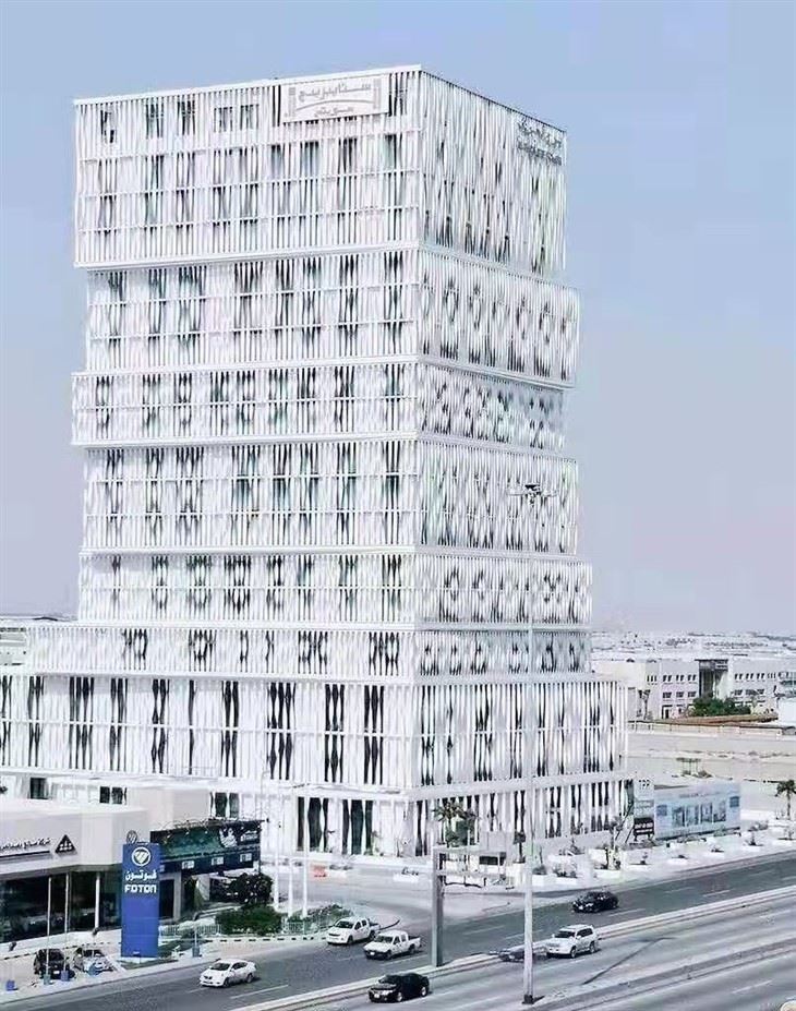 Lussu Xiri Mall 5 Star Dekorazzjoni tal-lukandi Bord tal-limitu tal-aluminju Twist Panel tal-kisi tal-ħajt